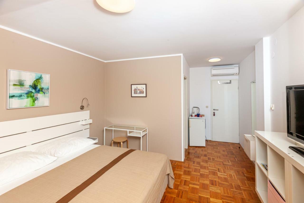 Apartments And Rooms Mofardin Rovinj Exterior foto